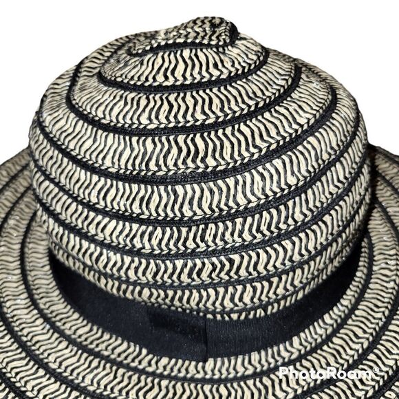 Olive and Pique hat.  - Picture 4 of 7